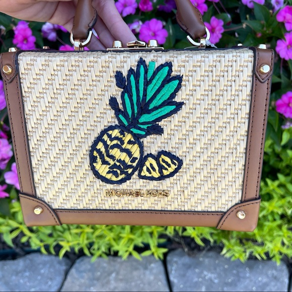 ππBrand New Michael Michael Kors
Island Escape Theodora Md Cross Body Bagππ - Picture 4 of 16